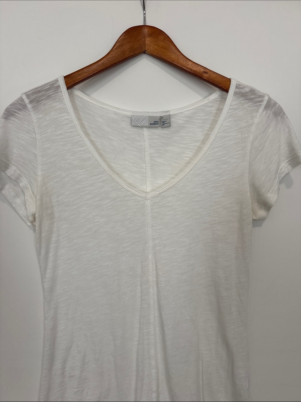 14th & Union V‑Neck White Short Sleeve Tee